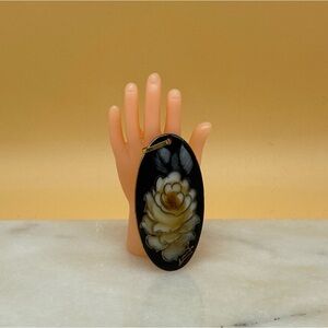 Vintage hand painted on shell pendant black flower - 0021H2